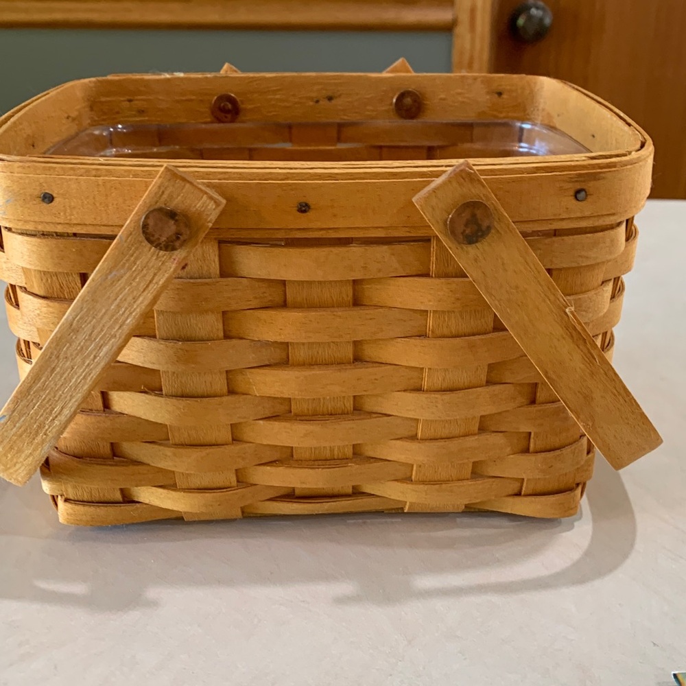 Longaberger Seashell Basket with Protector and Product Card. From 1999.